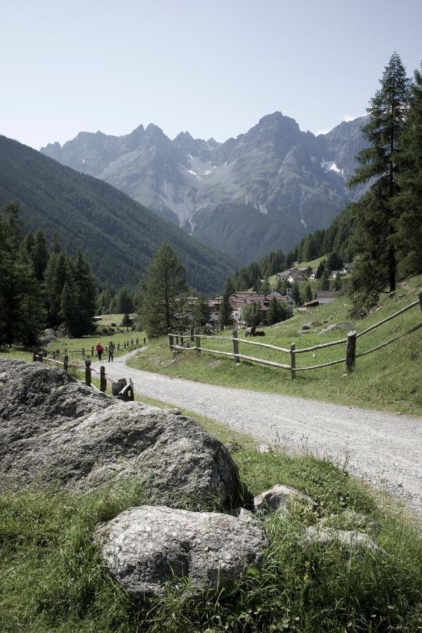 Alpengasthof Crusch Alba Ed Alvetern, S-Charl سكول المظهر الخارجي الصورة